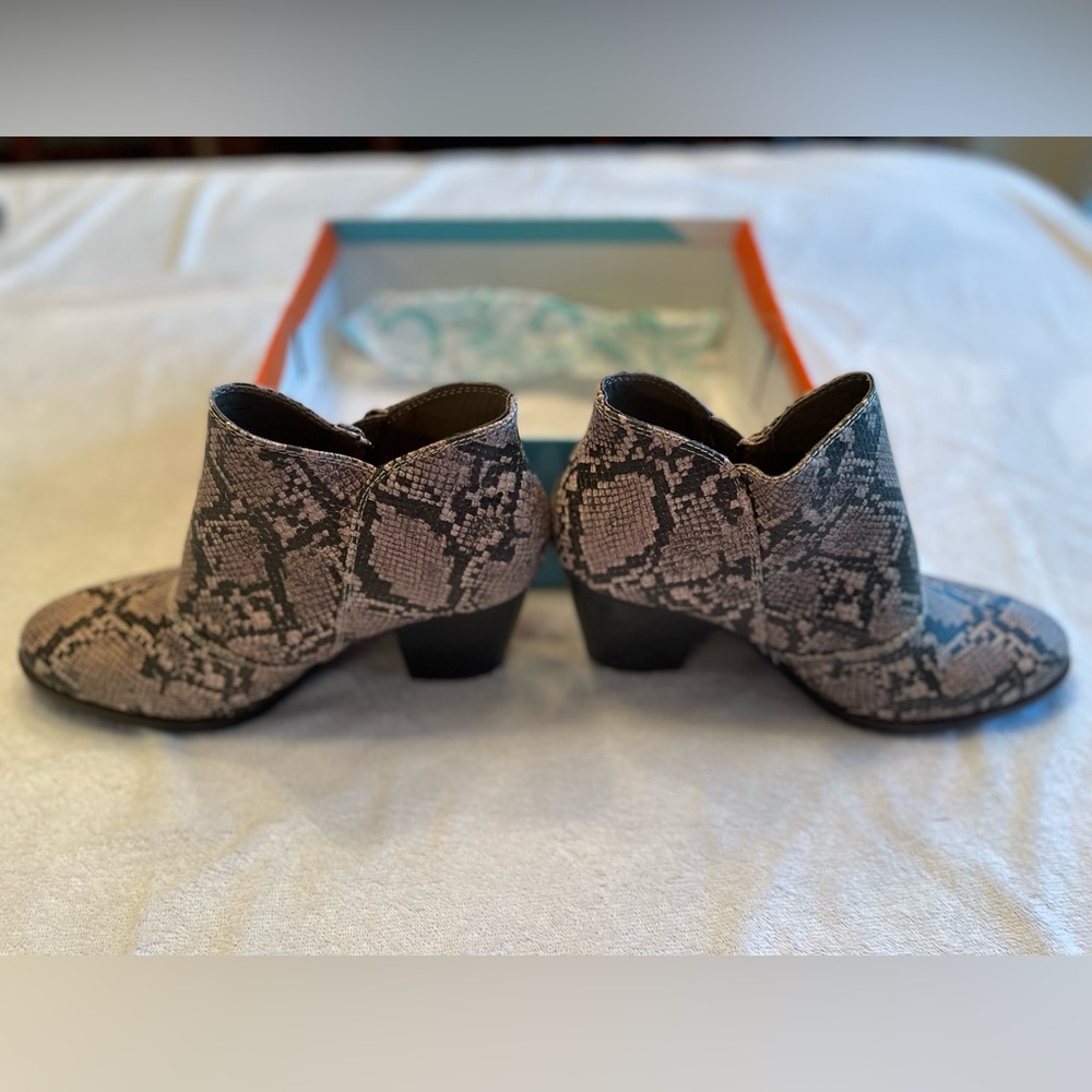 Baretraps snakeskin booties size 10